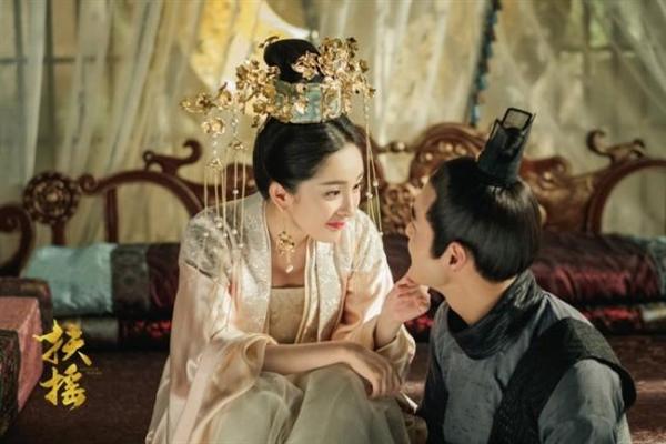 杨幂、迪丽热巴、赵丽颖的新剧撞档上线！你会选择哪一部？