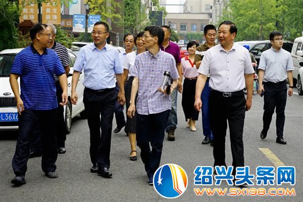 台州市政协副主席李立飞一行考察调研金德隆亮戈装饰
