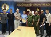28日晚越南警方向中方移交８名“猎狐”对象