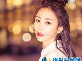 柳岩都市写真 自称“风中凌乱女青年”