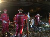 桐庐一廊桥桥顶垮塌 8死3伤 事发时村民正在桥上乘凉！