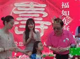 李小璐携甜馨为爸爸庆生 一家人其乐融融不见贾乃亮