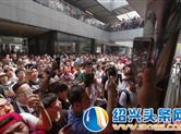 明星演唱会背后的“饭圈”狂欢