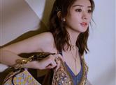 美貌继续营业！赵丽颖颜值在线深V透视展性感一面