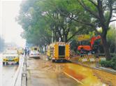 延安东路千客隆超市附近 600毫米粗的老旧水管爆裂 马路一片汪洋