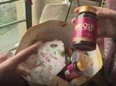小伙忽悠八旬老人 一万多元的保健品吃到血压高？