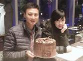 “玉女掌门人”周慧敏与倪震晒出结婚十周年甜蜜合照