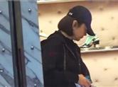林青霞被传离婚后逛街购物 皮肤紧实状态好