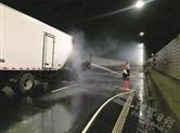 新岭隧道起火 500米生死时速换车主平安