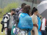 赵丽颖、王一博主演的电视剧《有匪》在康定开机