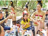 绍兴大香林景区，与“桂花仙女”品尝景区红柿子闻桂花香