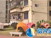 【头条直击】随意晾晒 侵占路面 倾倒污水……部分小区不文明现象依旧