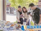 副市长余丹以主播的方式跟浙视频主播莎莎一起带网友走进小镇