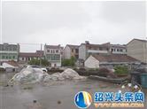 【头条直击】嵊州赵马村停车场和篮球场“名存实亡”，变成了堆料场