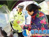 柯桥交警准备了共享头盔投放点，有需要的市民可以前去租用。