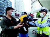 电动车管理条例今起正式实施 驾驶人和搭载人都必须佩戴安全头盔！