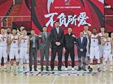 揭幕战前姚明为上赛季总冠军颁发戒指