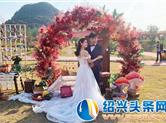 草坪上举办露天婚礼 更添浪漫