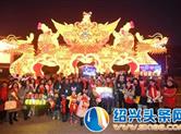 网红小姐姐和汉派讲解哥搭班花样直播东湖灯会点击率250万