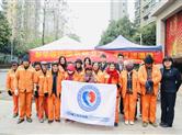 新华保险绍兴中支开展“关爱环卫工 冬日送温暖”公益活动